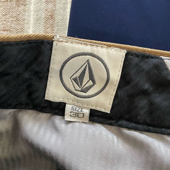 Volcom Flat Front Bark Khaki Shorts 10” Inseam 30 - Picture 8 of 9